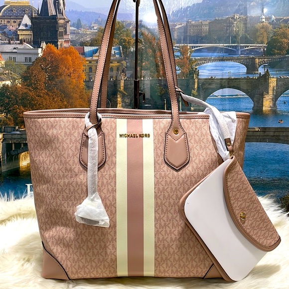 Michael Kors Handbags - Michael Kors Eva Tote